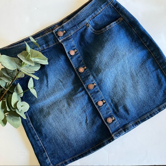 Wax Jean Denim Skirt with Front Button. Size Medium - Picture 1 of 7